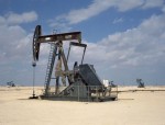 ca. 1980-1997, Oman --- Oil Drilling Machine in Oil Field --- Image by © David Forman; Eye Ubiquitous/CORBIS