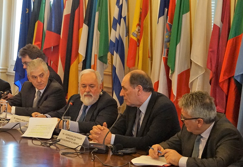 Επίτροπος Ενέργειας: “Ναι” στην αποκρατικοποίηση του 66% του ΔΕΣΦΑ