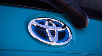 2018-Toyota-Prius-C-base-17-e1520198770170