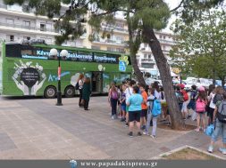 ΕΠΙΣΚΕΨΗ ΤΩΝ ΜΙΚΡΩΝ ΜΑΘΗΤΩΝ ΣΤΟ ΚΙΝΗΤΟ ΚΕΝΤΡΟ ΠΕΡΙΒΑΛΛΟΝΤΙΚΗΣ ΕΚΠΑΙΔΕΥΣΗΣ & ΑΝΑΚΥΚΛΩΣΗΣ ΣΤΗΝ ΚΕΝΤΡΙΚΗ ΠΛΑΤΕΙΑ ΤΗΣ ΑΓΙΑΣ ΠΑΡΑΣΚΕΥΗΣ