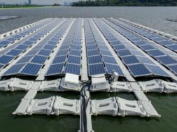 news-energy-may17-singaporesolar