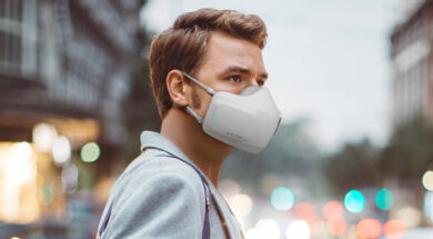 lg-puricare-wearable-air-purifier-lifestyle