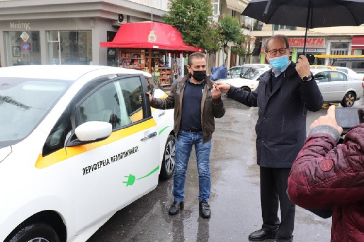 Παραδόθηκαν 6 ηλεκτροκίνητα οχήματα στις Π.Ε. της Περιφέρειας Πελοποννήσου