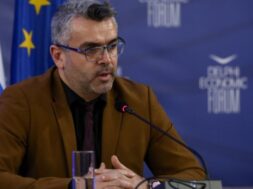 w12-1023327d6e5fdd63eb277b238f50573dcd22e8