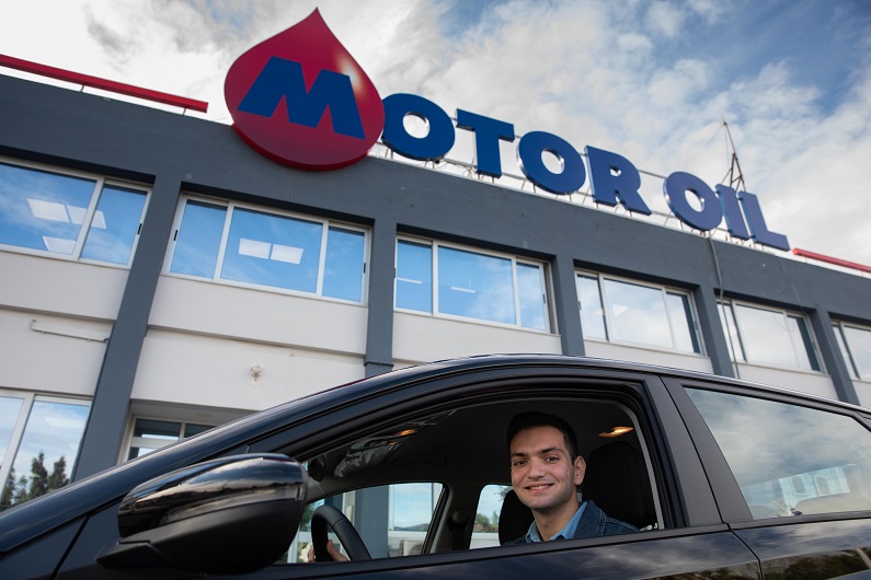 Ο Όμιλος Motor Oil στηρίζει τον Γιάννη Λαγάκη, αριστούχο των Πανελληνίων εξετάσεων, στα πρώτα του φοιτητικά χρόνια