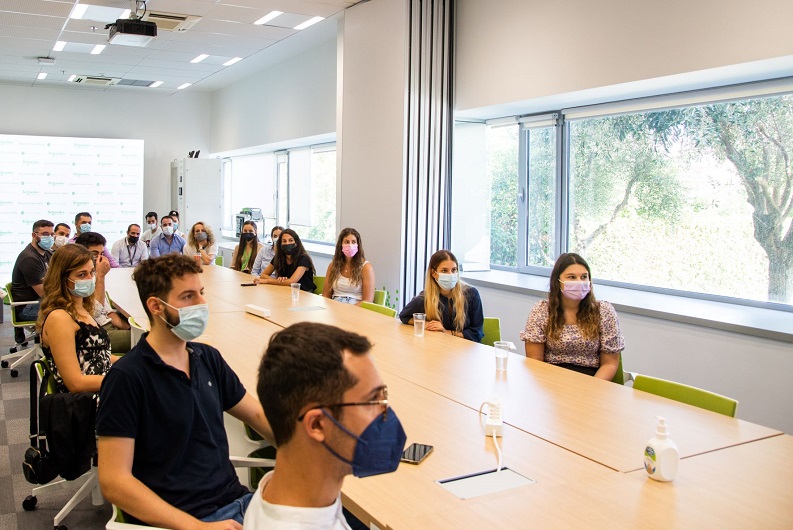 Η Schneider Electric καλωσορίζει νέα ταλέντα στο δυναμικό της στο πλαίσιο του προγράμματος πρακτικής άσκησης “Βeyond Green Skills”