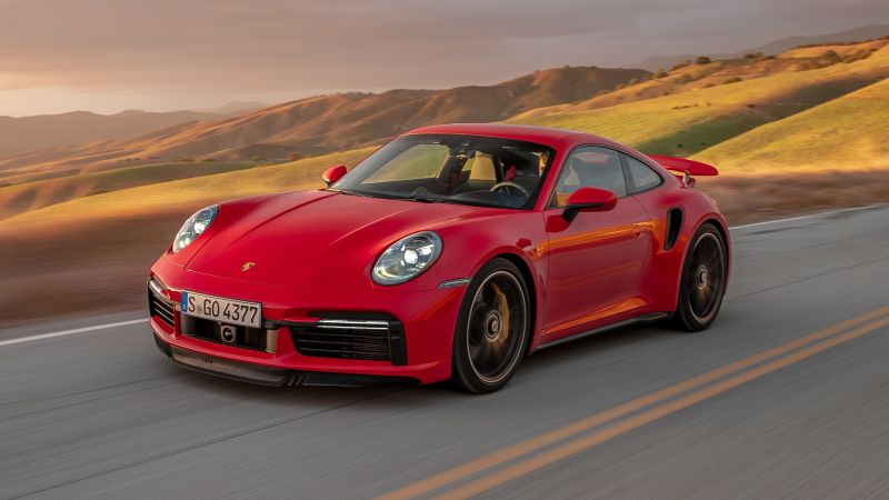 Porsche: Ηλεκτρικά 4 στα 5 οχήματα ως το 2030