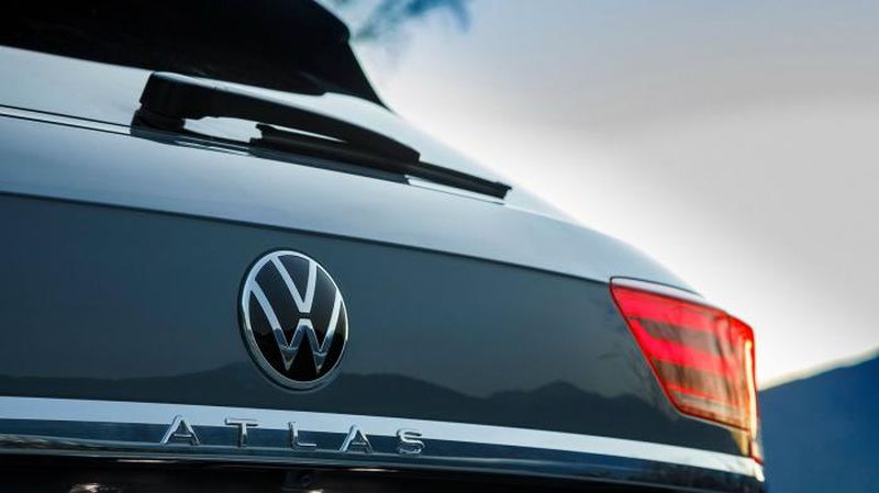 Volkswagen: Αναστέλλει τις δραστηριότητες στη Ρωσία