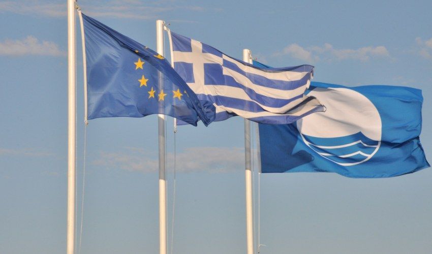 Δεύτερη σε Γαλάζιες Σημαίες παγκοσμίως η Ελλάδα