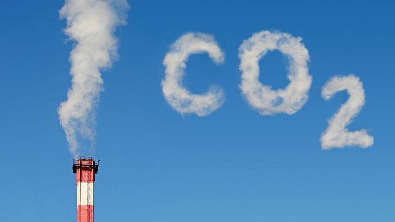 Κορύφωση των εκπομπών CO2 το 2025 «βλέπει» ο Διεθνής Οργανισμός Ενέργειας
