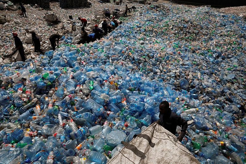 Greenpeace: «Μύθος» η ανακύκλωση πλαστικού
