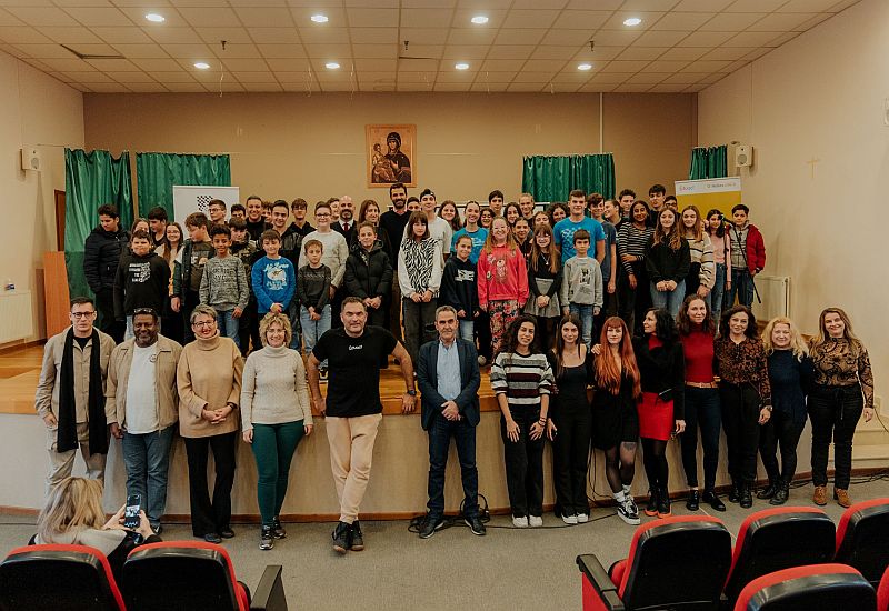 Ελληνικός Χρυσός: Οι “Μικροί Επιστήμονες στο Δήμο Αριστοτέλη” συναντούν την Εθνική Ομάδα Ρομποτικής FIRST Global