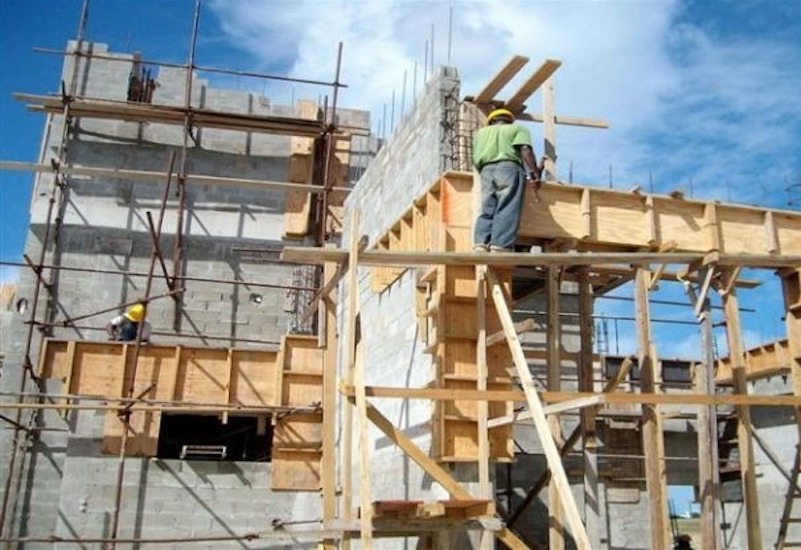 “Φρένο” στην κατασκευή κατοικιών