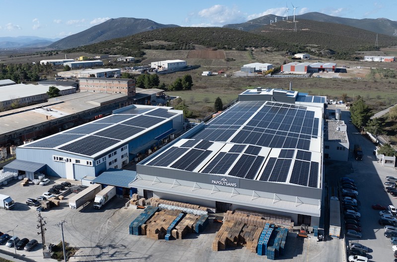 Η Παπουτσάνης αγκαλιάζει το μέλλον: To 100% της απαιτούμενης ηλεκτρικής ενέργειας για τη λειτουργία του εργοστασίου στη Ριτσώνα προέρχεται πλέον από ΑΠΕ