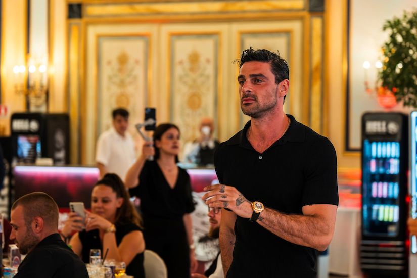 Αποκλειστικό δείπνο με τον Michele Morrone για τους νικητές του μεγαλύτερου διαγωνισμού της HELL