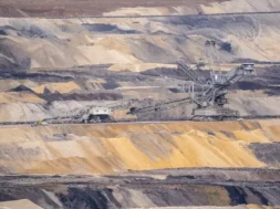 wide-angle-shot-machine-landscape-made-sand-stones-800-px