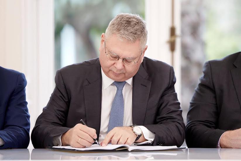 Η HELLENiQ ENERGY και η Chevron υπογράφουν Συμβάσεις με το Ελληνικό Δημόσιο για την παραχώρηση  δικαιωμάτων Έρευνας και Εκμετάλλευσης Υδρογονανθράκων σε τέσσερις θαλάσσιες περιοχές