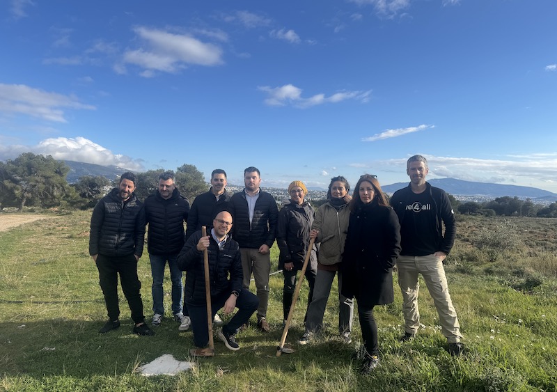 ΦΩΤΟΚΥΚΛΩΣΗ: 250 νέα δέντρα φυτεύονται  μέσα από δράση ανακύκλωσης