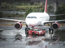 plane-airport-terminal-building-800-px